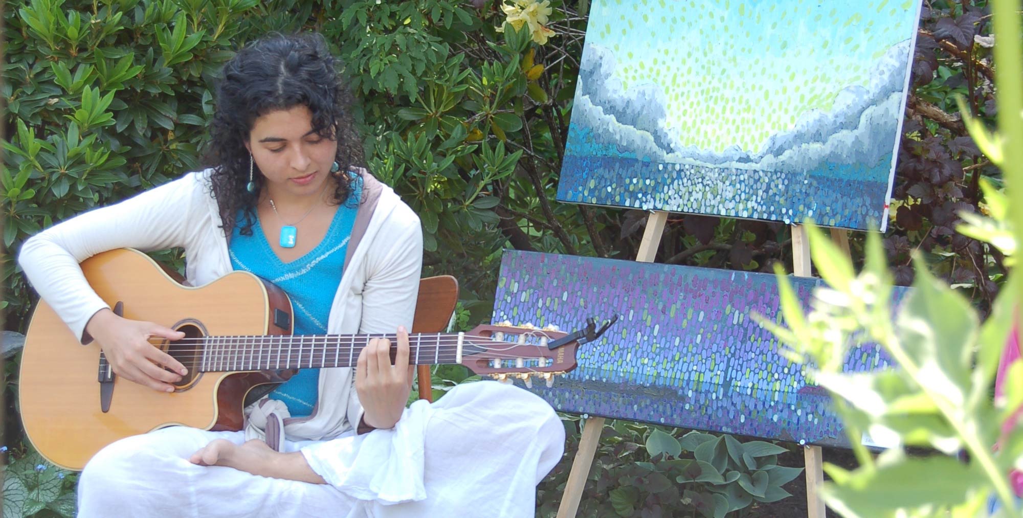 Lady playing the guitar during Art in the Garden