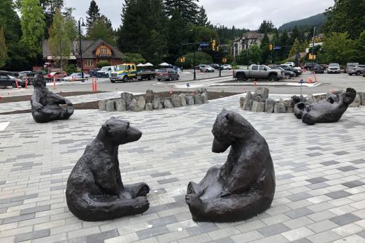 Sleuth of Bears sculpture by Veronica and Edwin Dam de Nogales